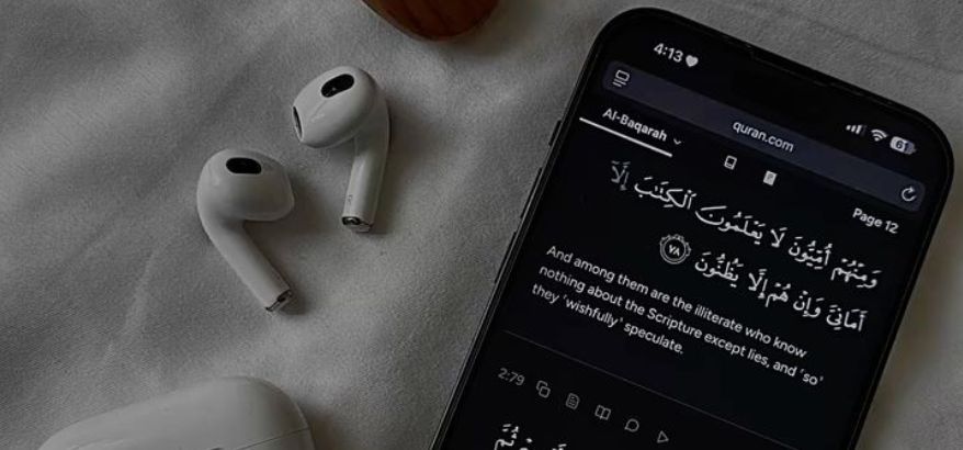 Membaca Alquran di Smartphone: Kemudahan Ibadah di Era Digital