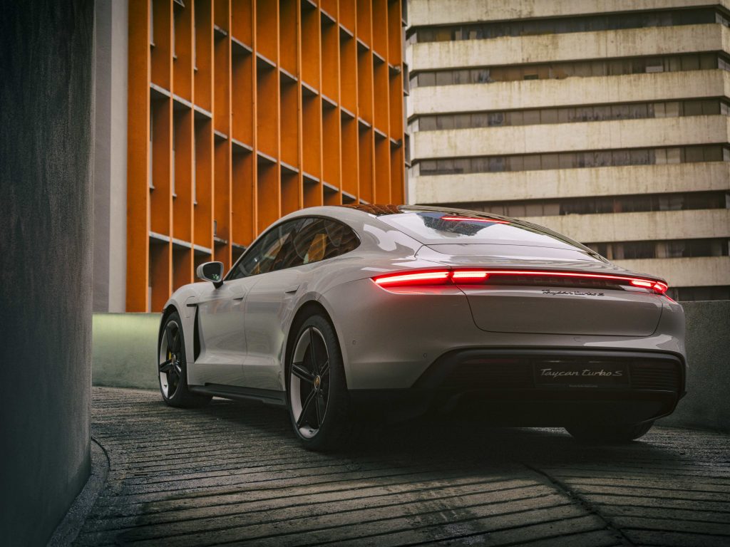Protokol Kalibrasi Sistem Sensor Radar Ultrasonik Kamera Terintegrasi dan Kontrol Kualiti Fitur Keselamatan Aktif ADAS Porsche