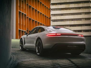 Protokol Kalibrasi Sistem Sensor Radar Ultrasonik Kamera Terintegrasi dan Kontrol Kualiti Fitur Keselamatan Aktif ADAS Porsche