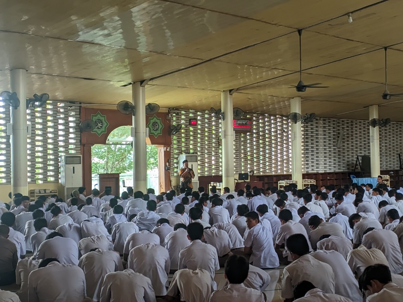 Santri yang Kuat, Lahir dari Orang Tua yang Belajar Percaya