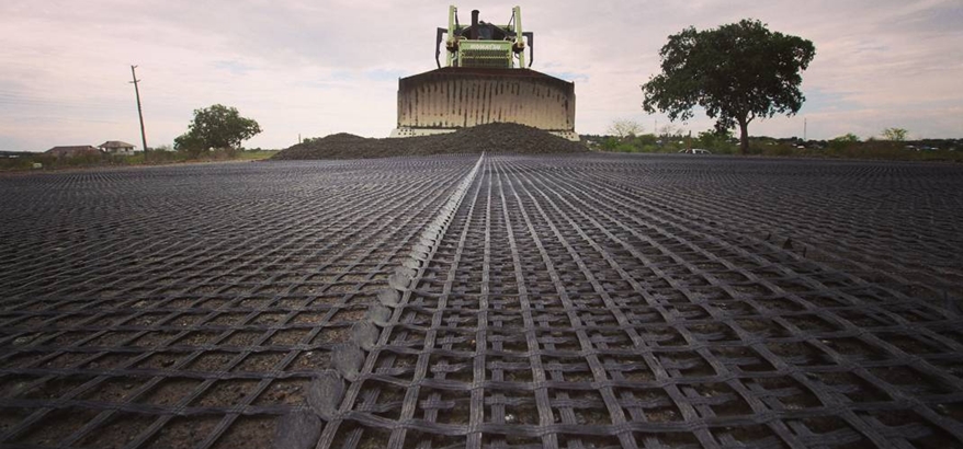Geogrid untuk Jalan Raya, Menangani Retakan dan Penurunan Permukaan