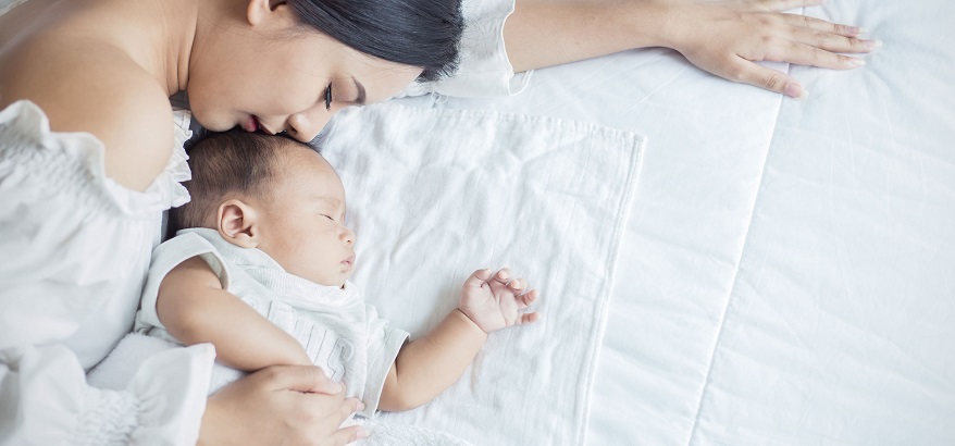 Tips Bagaimana Mengajarkan Bayi untuk Tidur Sendiri Tanpa Digendong