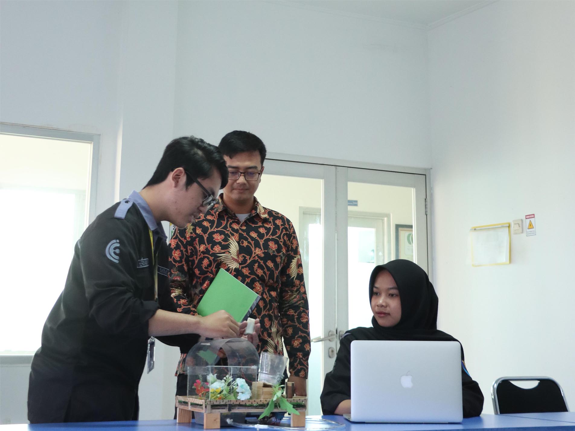 Apa Indikator Kunci Universitas dengan Jurusan Teknik Industri Terbaik untuk Kelas Karyawan?