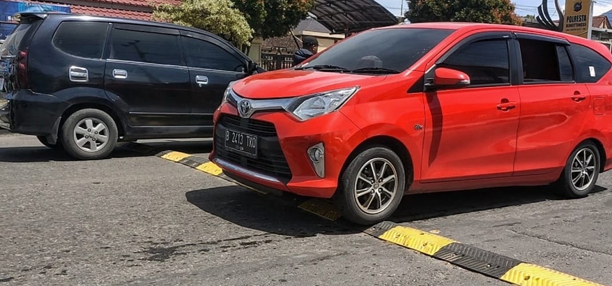 Mengapa Perumahan Modern Beralih ke Penggunaan Polisi Tidur Karet?
