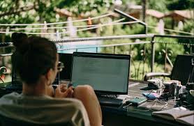 Digital Nomad Pekerjaan Impian Banyak Anak Muda
