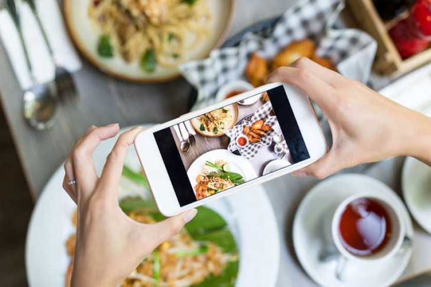 Meningkatkan Penjualan Bisnis Kuliner Anda dengan Bantuan Influencer melalui Rajakomen.com