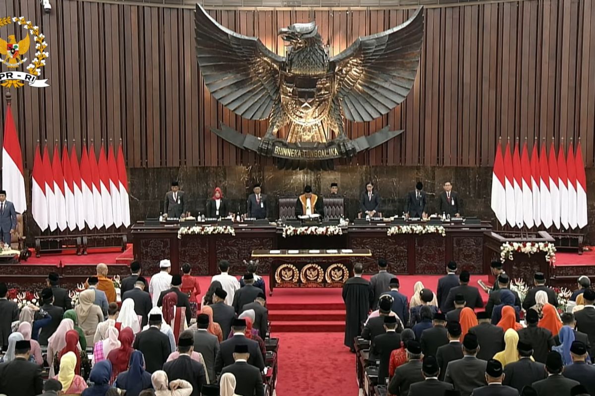 Pengaruh Aktivitas Anggota DPR terhadap Kualitas Kebijakan Legislatif: Perspektif dari Kinerja Legislasi