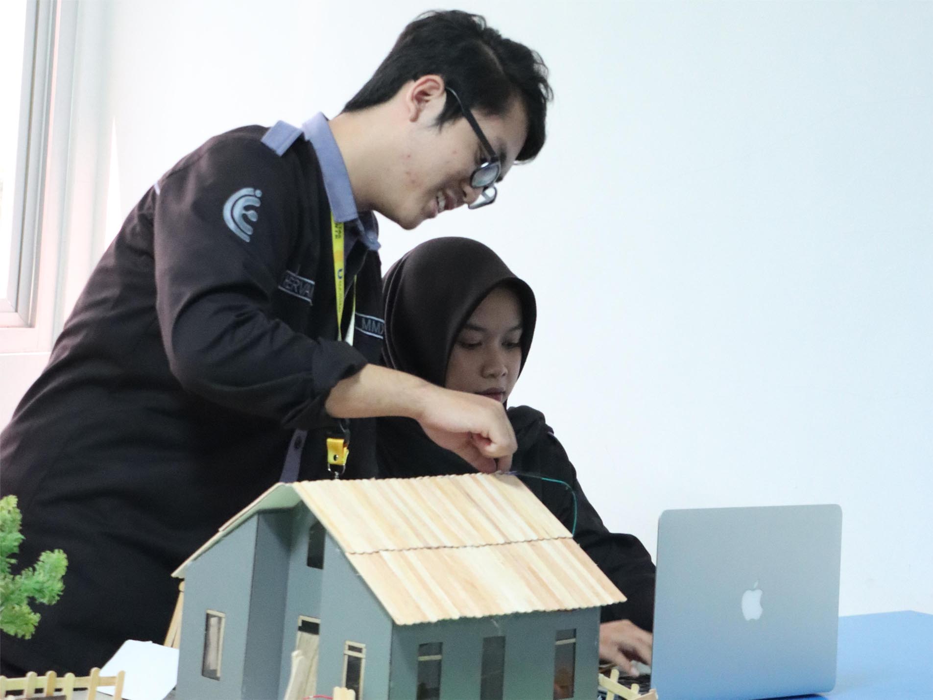Apa Kompetensi Lintas Disiplin yang Diperoleh dari Kuliah Teknik Industri di Bandung?